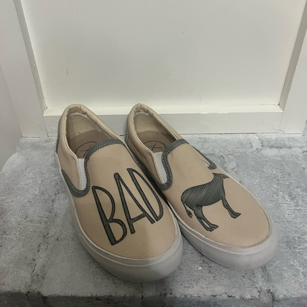 Inkkas bad a** slip on sneaker size‎ 5